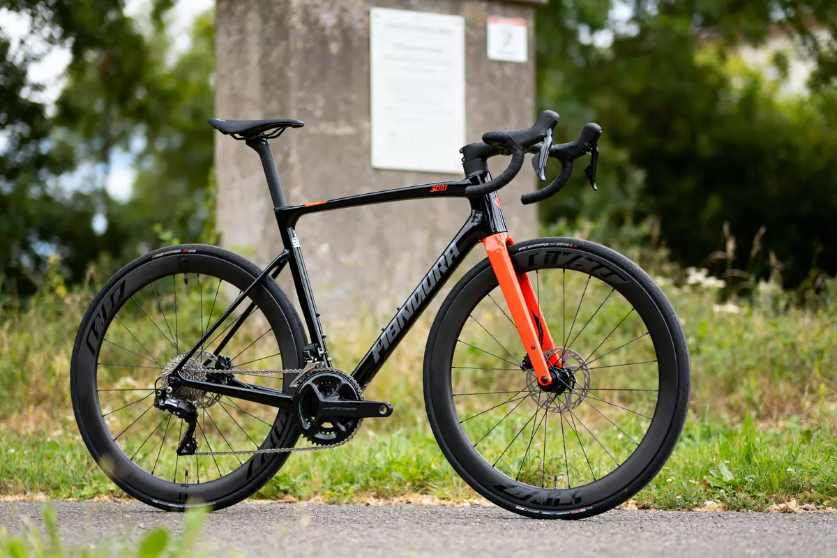 Nakamura Century 400 CD : vélo carbone léger et performant ?