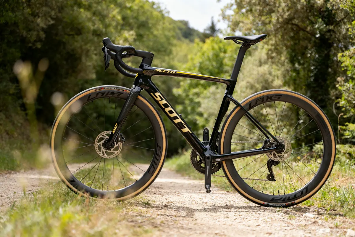 Scott Addict RC : le vélo de route léger et performant 2026