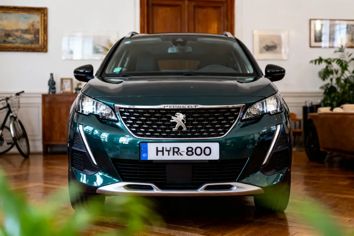 Peugeot hybride 2008 : prix, test et avis suv compact