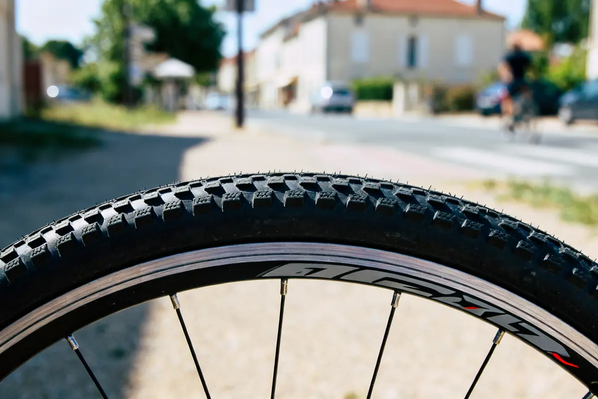 Pneu de vélo de route : Comment choisir le meilleur modèle ?